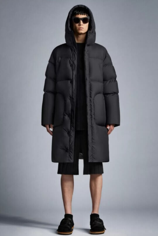 Черный длинный пуховик Moncler