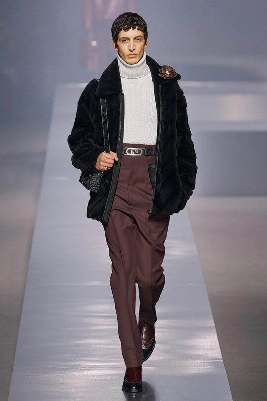 Модная водолазка Fendi коллекция осень-зима 2022-2023