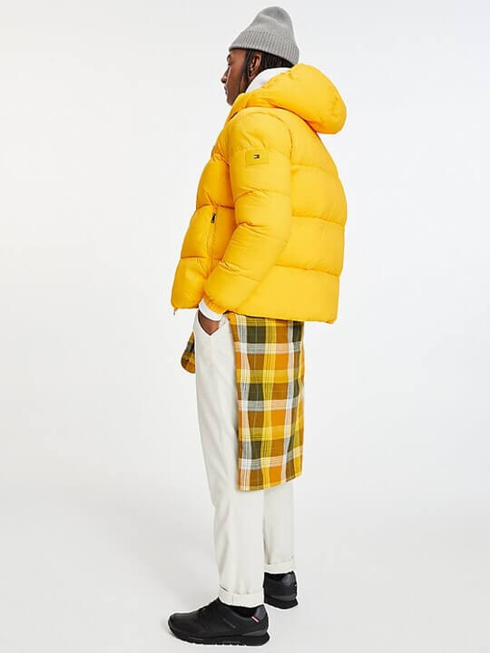 Желтый пуховик от Tommy Hilfiger