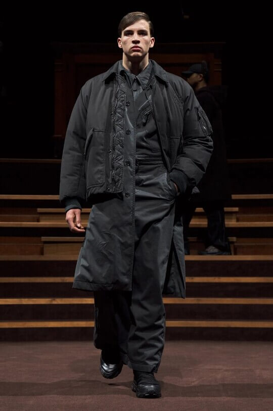 Пуховик на показе коллекции Burberry