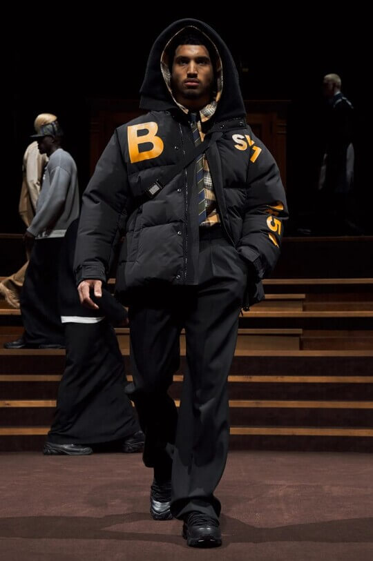 Модный короткий пуховик Burberry