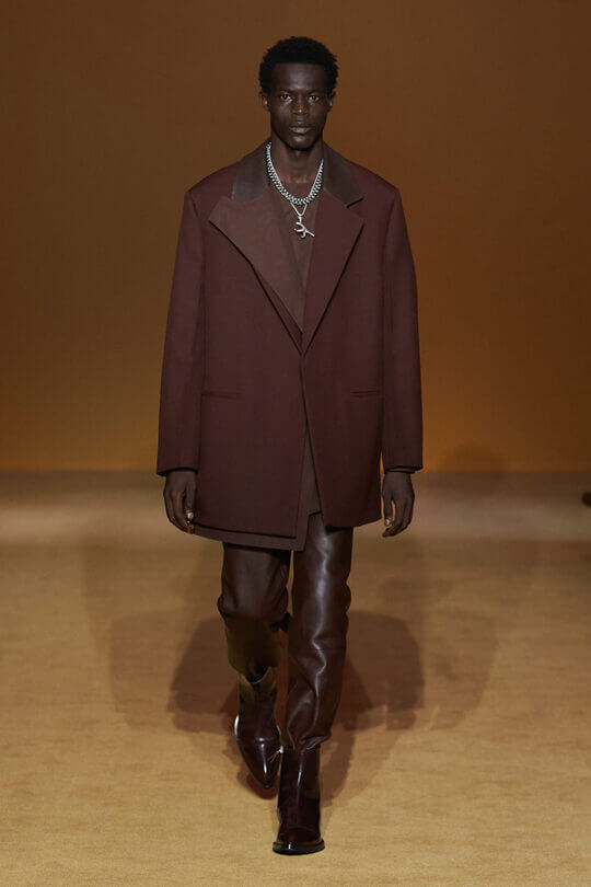 Кожаные брюки на показе коллекции Jil Sander