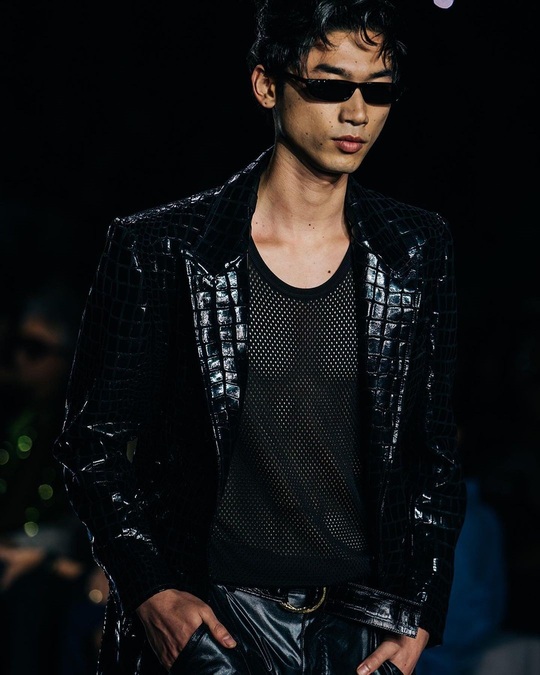 Кожаная куртка Tom Ford в футуристическом стиле
