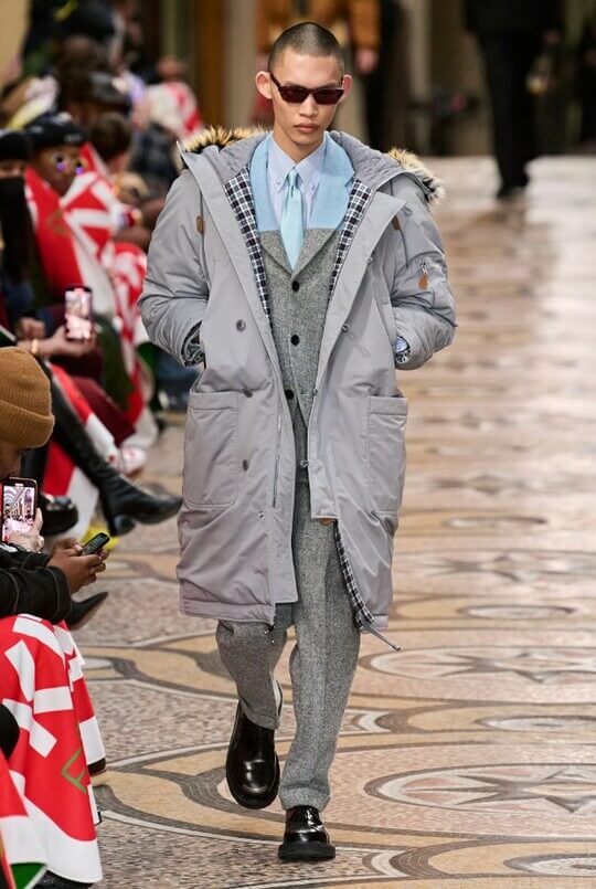 Строгая парка Kenzo в деловом стиле
