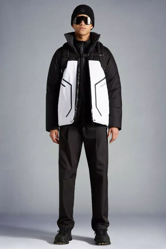 Модная зимняя куртка в спортивном стиле Moncler
