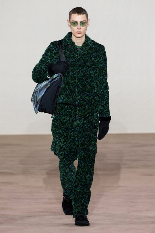 Модные штаны из фактурных материалов Paul Smith