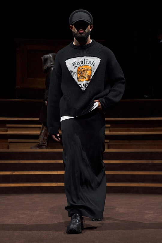 Оксфорды на грубой подошве от Burberry осень-зима 2022-2023