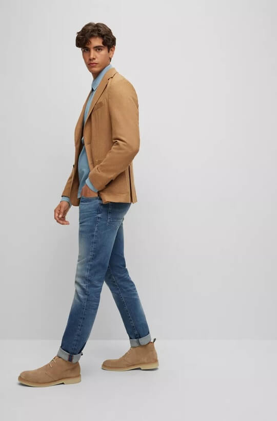 Дезерты Hugo Boss с джинсами и пиджаком