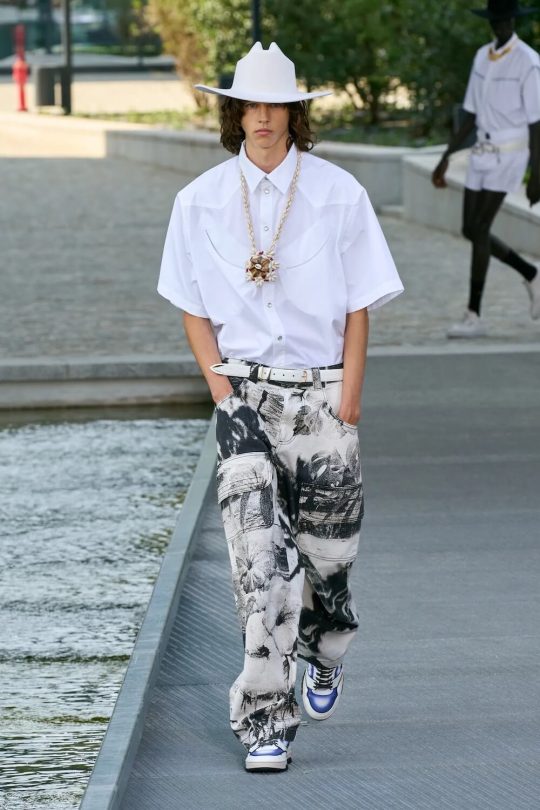 Карго с принтом на показе коллекции MSGM