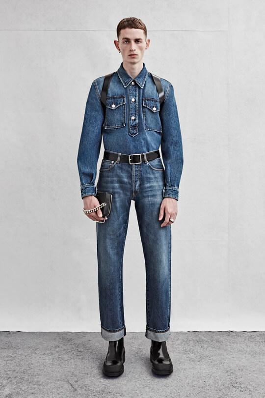 Тотал деним лук от Alexander Mcqueen коллекция лето 2023