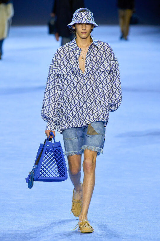 Джорты и свободная рубашка от Fendi