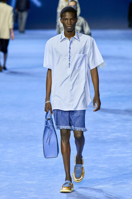 Джинсовые шорты с рубашкой поло Fendi
