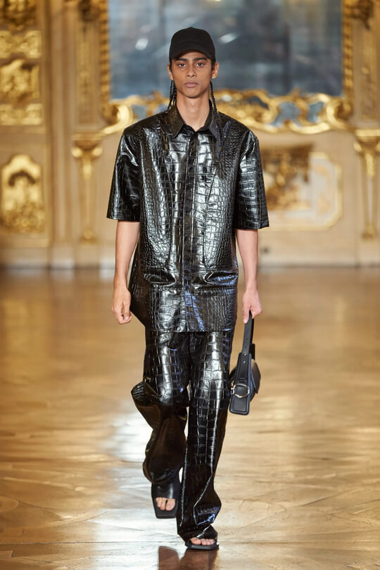 Шлепанцы Trussardi на показе новой коллекции