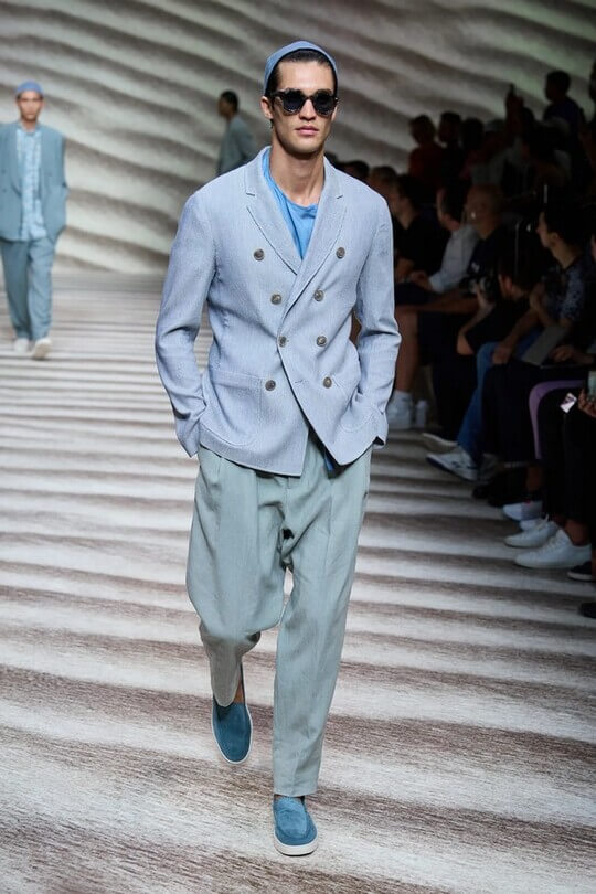 Слипоны с блейзером показ Armani