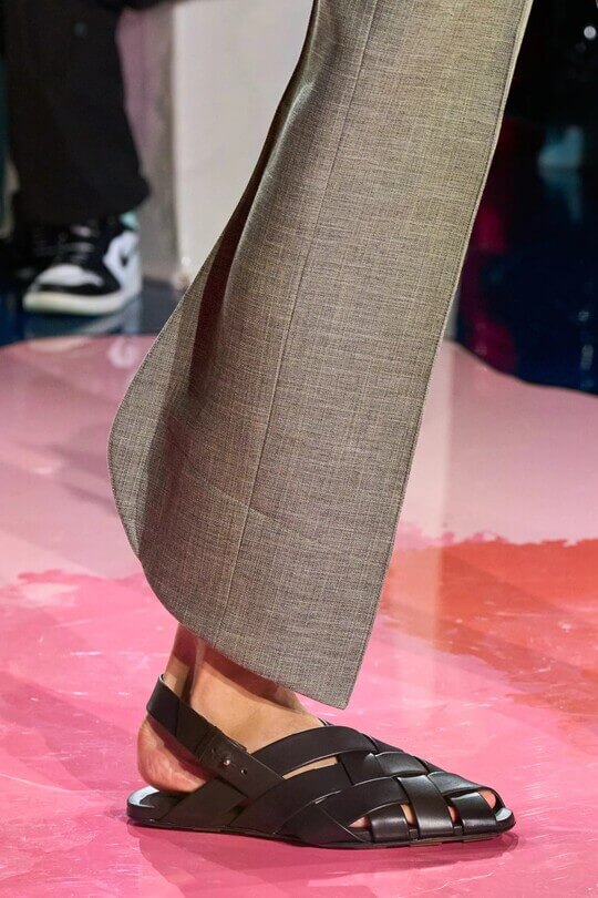 Мужские сандалии из коллекции Bottega Veneta лето 2023