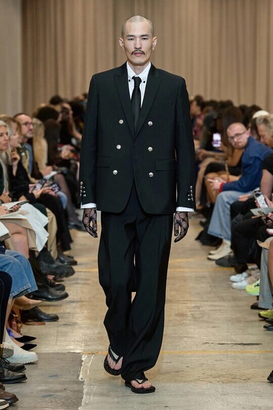 Показ коллекции весна-лето 2023 от Burberry