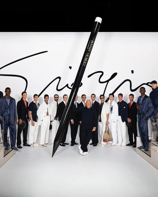 Фото с показа Giorgio Armani в Милане