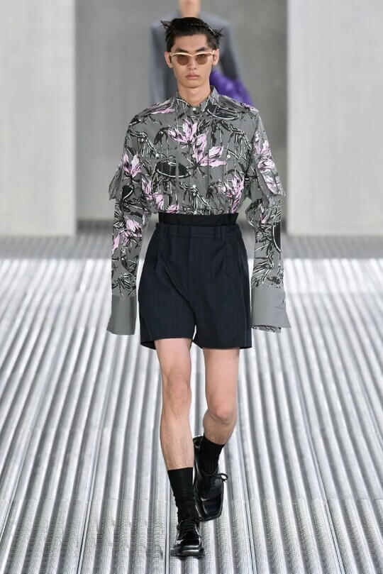 Рубашка Prada на показе новой мужской коллекции весна 2024