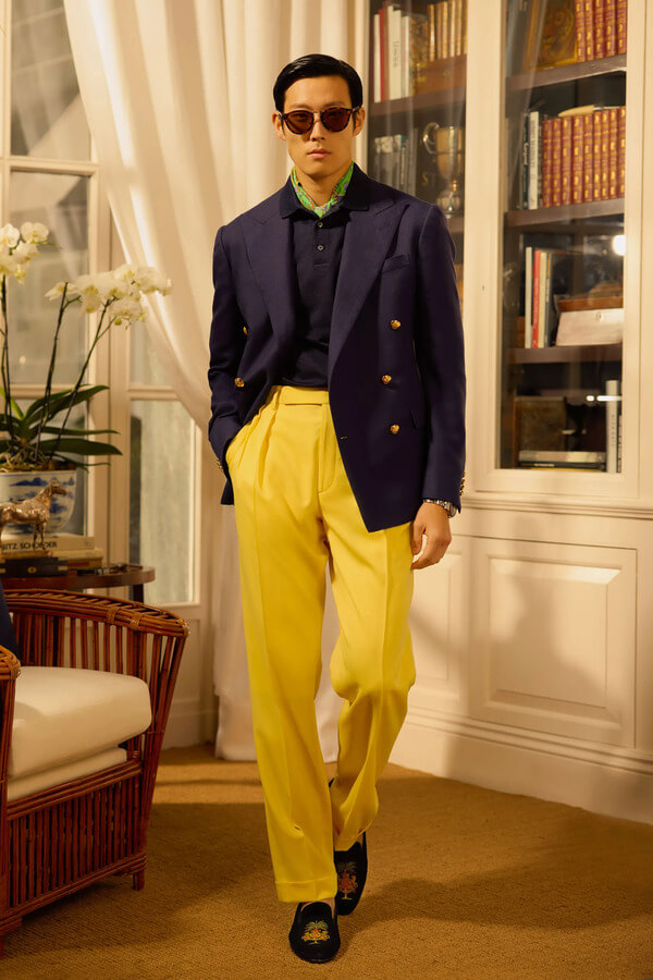 Блейзер с желтыми брюками Ralph Lauren коллекция осень 2024